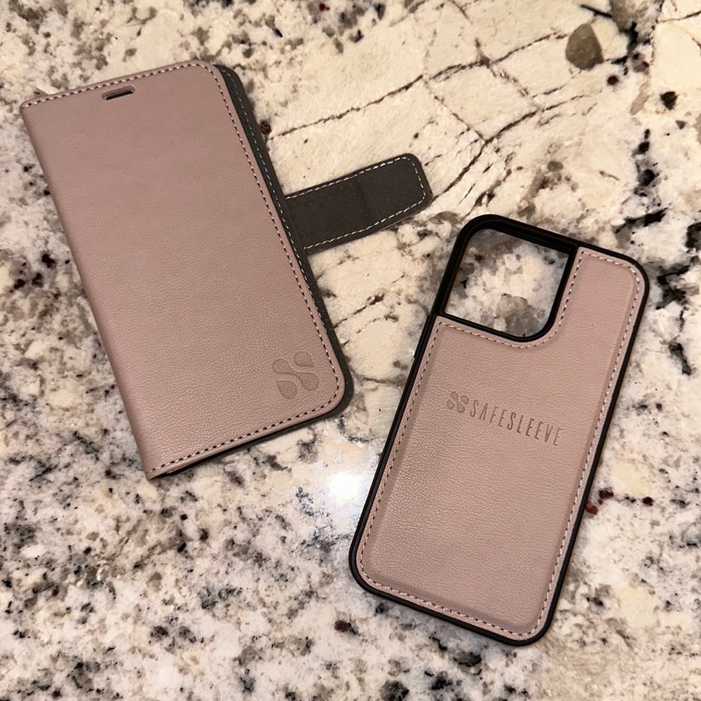 SafeSleeve Case Detachable for iPhone 13 & 13 in Beige